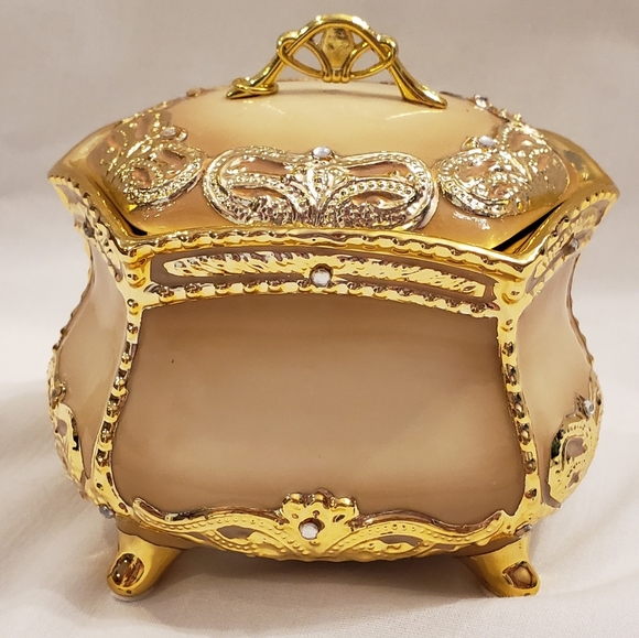 Bradford Exchange Granddaughter music box - Picture 2 of 4